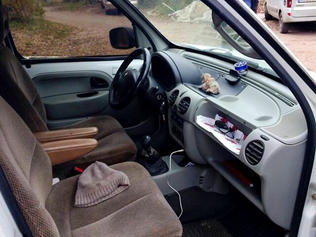 Белый Рено Кенгу, объемом двигателя 1.4 л и пробегом 478 тыс. км за 1400 $, фото 3 на Automoto.ua