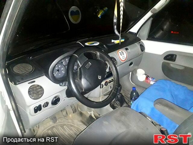 Белый Рено Кенгу, объемом двигателя 1.5 л и пробегом 400 тыс. км за 2300 $, фото 7 на Automoto.ua