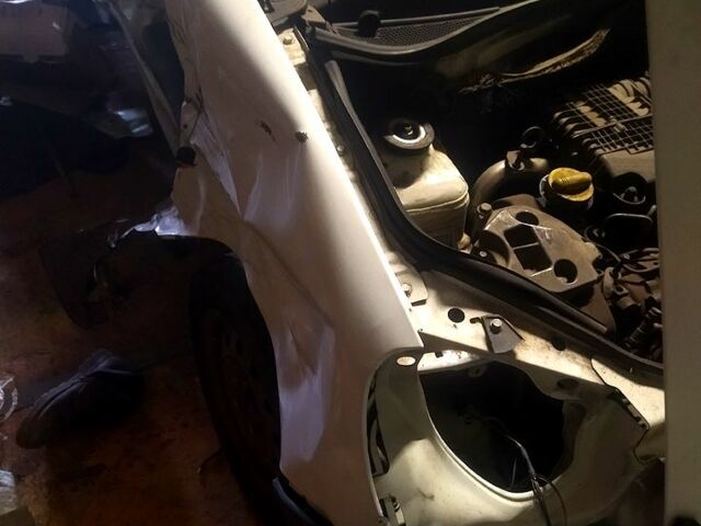 Білий Рено Кєнгу, об'ємом двигуна 1.5 л та пробігом 200 тис. км за 1400 $, фото 2 на Automoto.ua