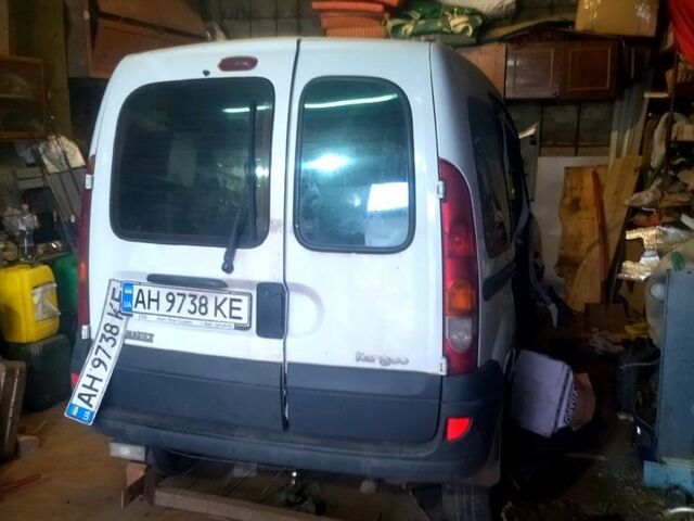 Білий Рено Кєнгу, об'ємом двигуна 1.5 л та пробігом 200 тис. км за 1400 $, фото 4 на Automoto.ua