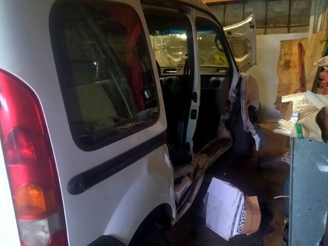 Білий Рено Кєнгу, об'ємом двигуна 1.5 л та пробігом 200 тис. км за 1400 $, фото 3 на Automoto.ua