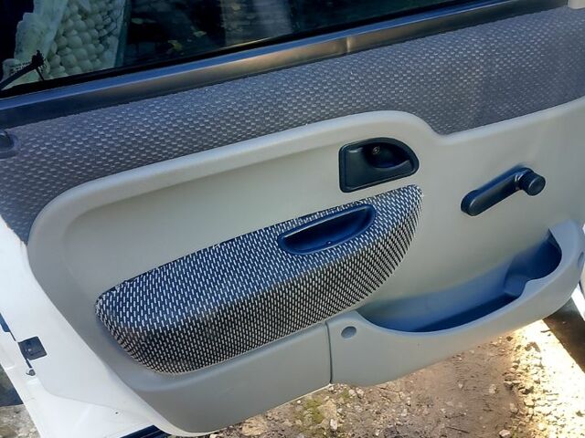 Білий Рено Кєнгу, об'ємом двигуна 1.5 л та пробігом 0 тис. км за 4300 $, фото 4 на Automoto.ua