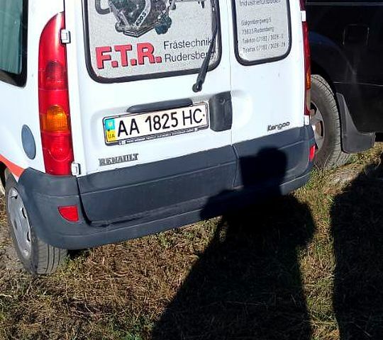 Рено Кенгу 2004 в Киеве на Automoto.ua Белый Рено Кенгу, объемом двигателя 1.5 л и пробегом 290 тыс. км за 2300 $, фото 1 на Automoto.ua