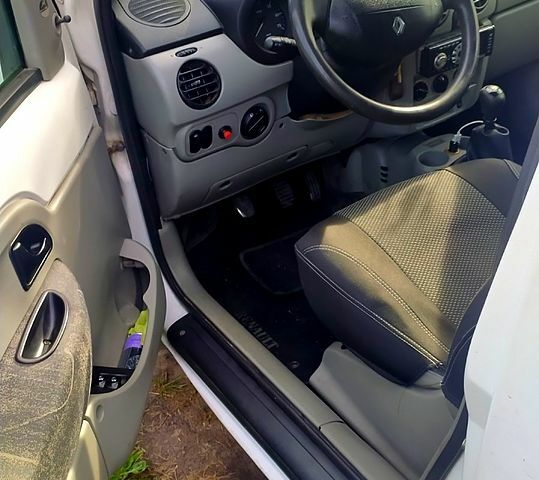 Рено Кенгу 2004 в Киеве на Automoto.ua Белый Рено Кенгу, объемом двигателя 1.5 л и пробегом 353 тыс. км за 3700 $, фото 6 на Automoto.ua