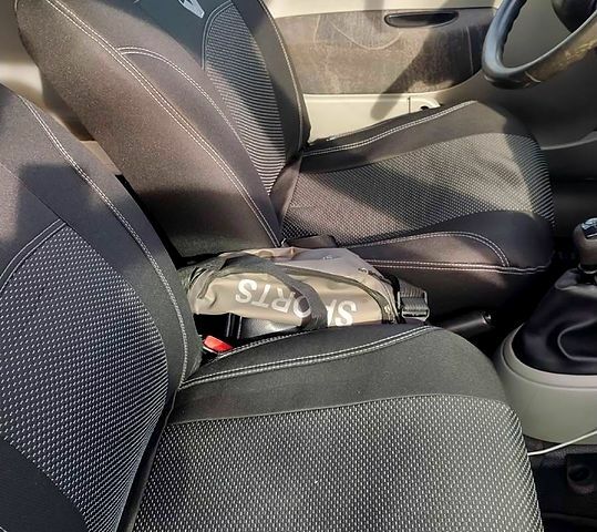 Рено Кенгу 2004 в Киеве на Automoto.ua Белый Рено Кенгу, объемом двигателя 1.5 л и пробегом 353 тыс. км за 3700 $, фото 5 на Automoto.ua