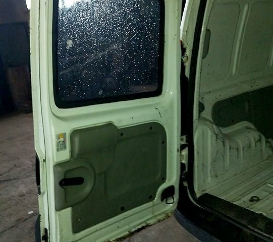 Белый Рено Кенгу, объемом двигателя 1.5 л и пробегом 0 тыс. км за 2000 $, фото 5 на Automoto.ua