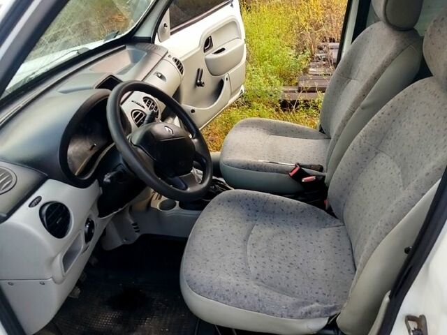 Белый Рено Кенгу, объемом двигателя 1.5 л и пробегом 0 тыс. км за 2000 $, фото 4 на Automoto.ua