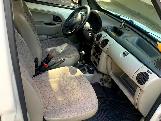 Белый Рено Кенгу, объемом двигателя 1.5 л и пробегом 225 тыс. км за 4300 $, фото 7 на Automoto.ua