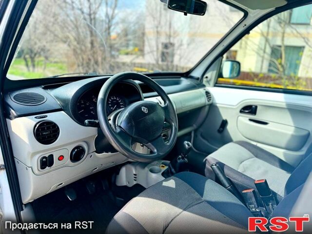 Белый Рено Кенгу, объемом двигателя 1.5 л и пробегом 240 тыс. км за 4700 $, фото 1 на Automoto.ua