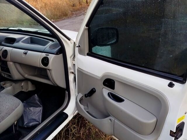 Белый Рено Кенгу, объемом двигателя 1.5 л и пробегом 0 тыс. км за 2000 $, фото 3 на Automoto.ua