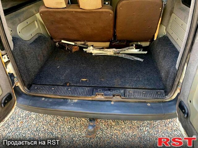 Белый Рено Кенгу, объемом двигателя 1.5 л и пробегом 225 тыс. км за 4300 $, фото 6 на Automoto.ua