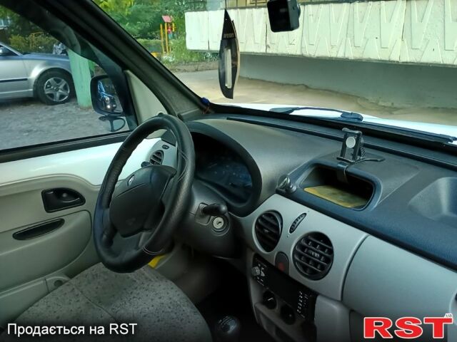 Белый Рено Кенгу, объемом двигателя 1.5 л и пробегом 225 тыс. км за 4300 $, фото 4 на Automoto.ua