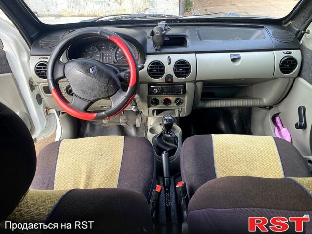 Белый Рено Кенгу, объемом двигателя 1.5 л и пробегом 304 тыс. км за 3300 $, фото 12 на Automoto.ua