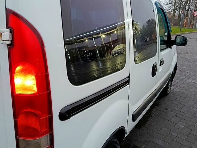 Белый Рено Кенгу, объемом двигателя 1.4 л и пробегом 344 тыс. км за 3999 $, фото 5 на Automoto.ua