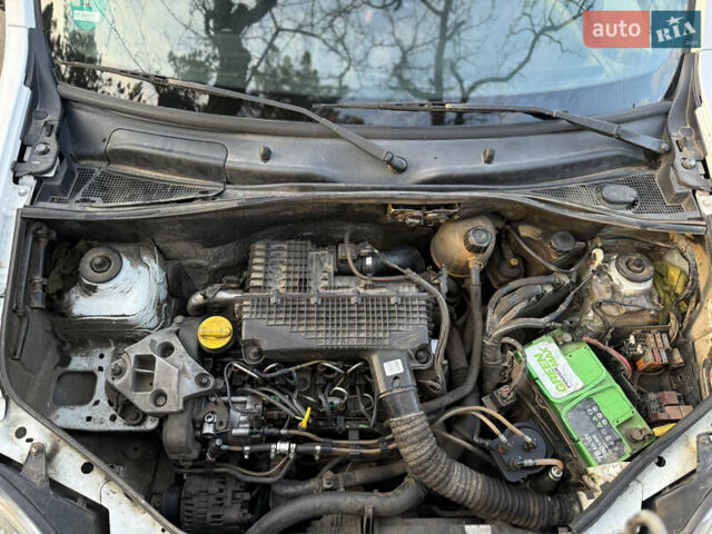 Белый Рено Кенгу, объемом двигателя 1.5 л и пробегом 303 тыс. км за 2300 $, фото 14 на Automoto.ua