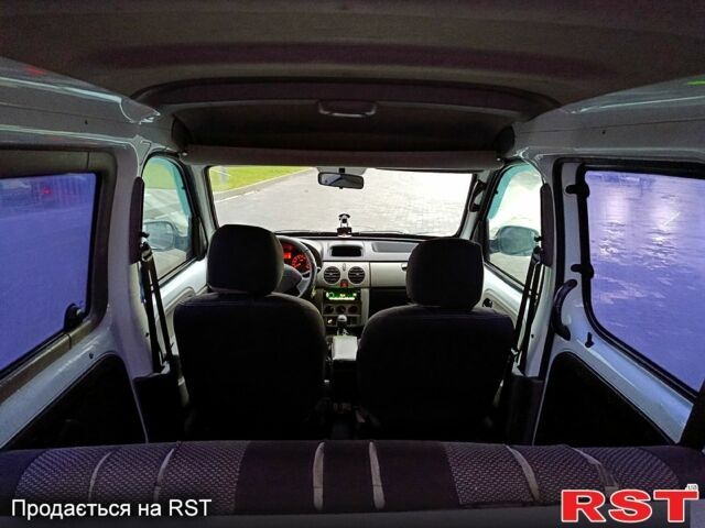 Белый Рено Кенгу, объемом двигателя 1.4 л и пробегом 344 тыс. км за 3999 $, фото 4 на Automoto.ua