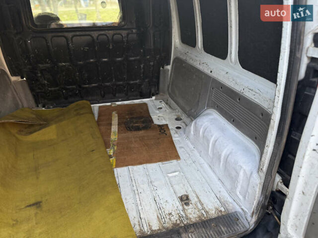 Белый Рено Кенгу, объемом двигателя 1.5 л и пробегом 303 тыс. км за 2300 $, фото 12 на Automoto.ua