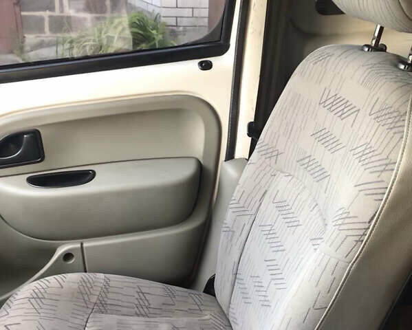 Білий Рено Кєнгу, об'ємом двигуна 1.39 л та пробігом 350 тис. км за 2500 $, фото 5 на Automoto.ua