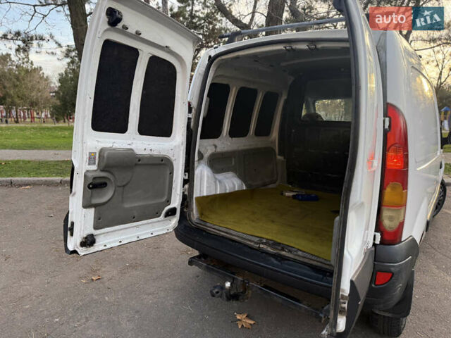 Белый Рено Кенгу, объемом двигателя 1.5 л и пробегом 303 тыс. км за 2300 $, фото 10 на Automoto.ua