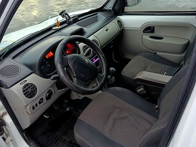 Белый Рено Кенгу, объемом двигателя 1.4 л и пробегом 344 тыс. км за 3999 $, фото 7 на Automoto.ua