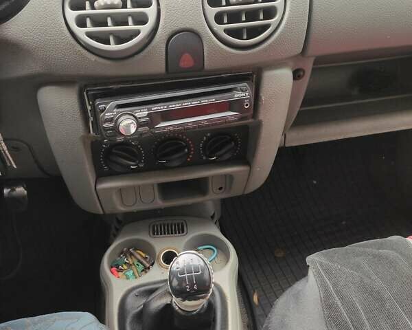 Білий Рено Кєнгу, об'ємом двигуна 1.4 л та пробігом 556 тис. км за 1900 $, фото 5 на Automoto.ua