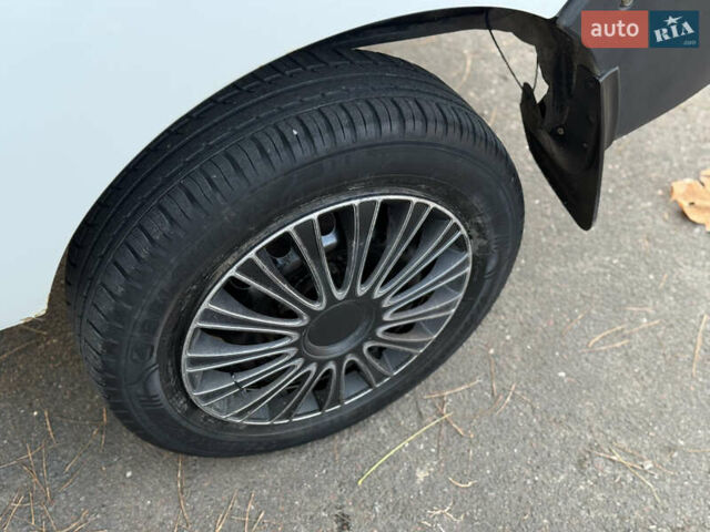 Белый Рено Кенгу, объемом двигателя 1.5 л и пробегом 303 тыс. км за 2300 $, фото 8 на Automoto.ua