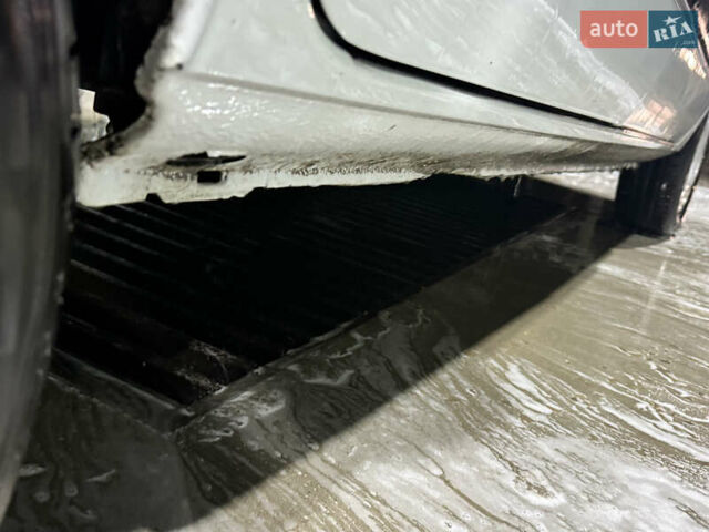 Белый Рено Кенгу, объемом двигателя 1.5 л и пробегом 237 тыс. км за 2900 $, фото 6 на Automoto.ua