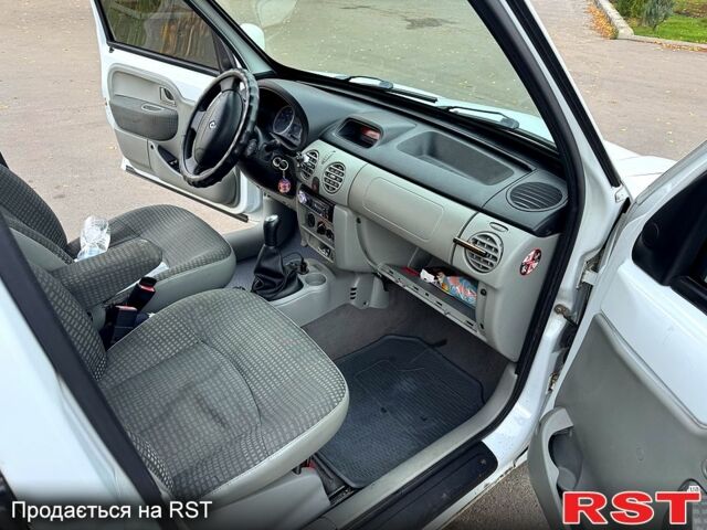 Білий Рено Кєнгу, об'ємом двигуна 1.5 л та пробігом 280 тис. км за 4000 $, фото 7 на Automoto.ua