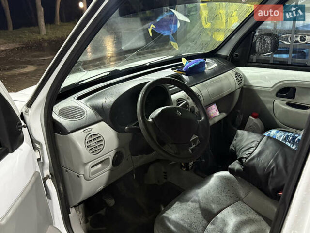 Белый Рено Кенгу, объемом двигателя 1.5 л и пробегом 237 тыс. км за 2900 $, фото 8 на Automoto.ua