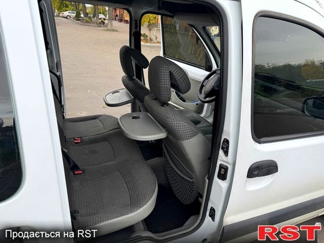 Білий Рено Кєнгу, об'ємом двигуна 1.5 л та пробігом 280 тис. км за 4000 $, фото 6 на Automoto.ua