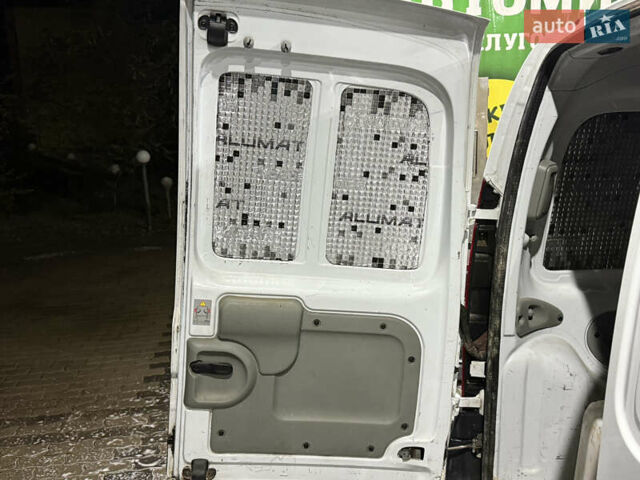 Белый Рено Кенгу, объемом двигателя 1.5 л и пробегом 237 тыс. км за 2900 $, фото 12 на Automoto.ua