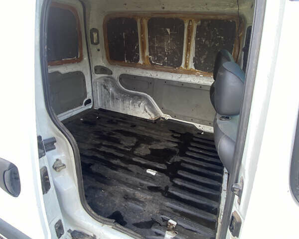 Білий Рено Кєнгу, об'ємом двигуна 1.39 л та пробігом 238 тис. км за 2450 $, фото 8 на Automoto.ua