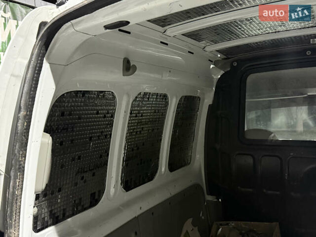 Белый Рено Кенгу, объемом двигателя 1.5 л и пробегом 237 тыс. км за 2900 $, фото 10 на Automoto.ua