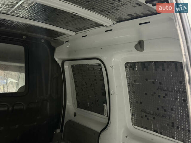 Белый Рено Кенгу, объемом двигателя 1.5 л и пробегом 237 тыс. км за 2900 $, фото 11 на Automoto.ua