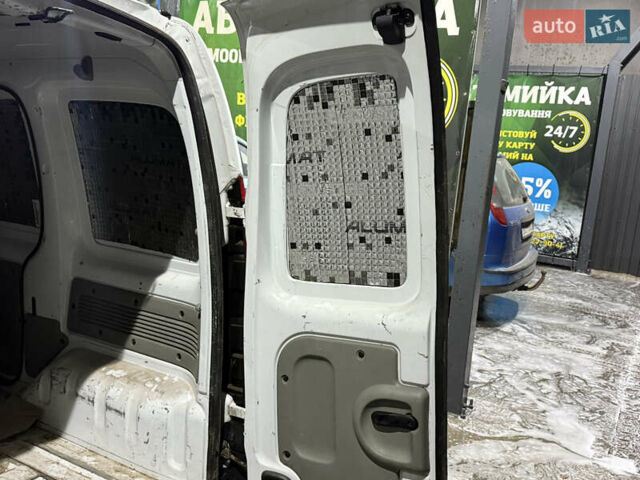 Белый Рено Кенгу, объемом двигателя 1.5 л и пробегом 237 тыс. км за 2900 $, фото 13 на Automoto.ua
