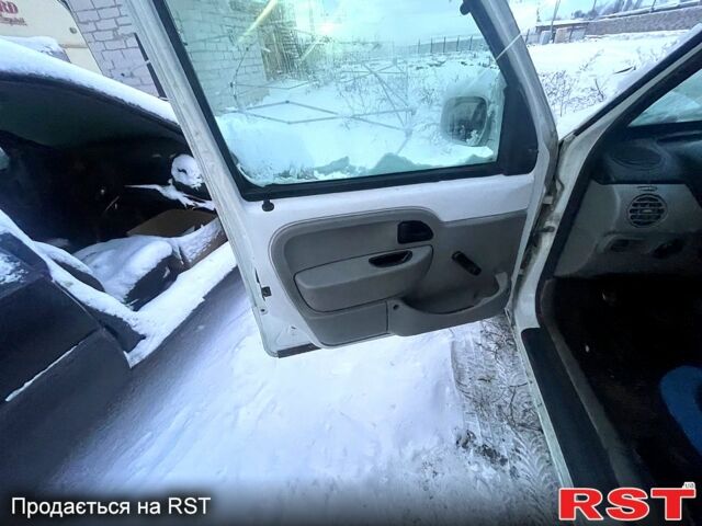 Белый Рено Кенгу, объемом двигателя 1.5 л и пробегом 320 тыс. км за 3200 $, фото 5 на Automoto.ua