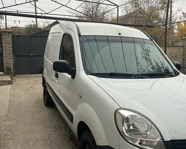 Белый Рено Кенгу, объемом двигателя 1.9 л и пробегом 324 тыс. км за 3600 $, фото 1 на Automoto.ua