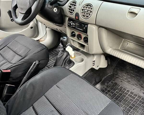 Белый Рено Кенгу, объемом двигателя 1.9 л и пробегом 324 тыс. км за 3600 $, фото 7 на Automoto.ua