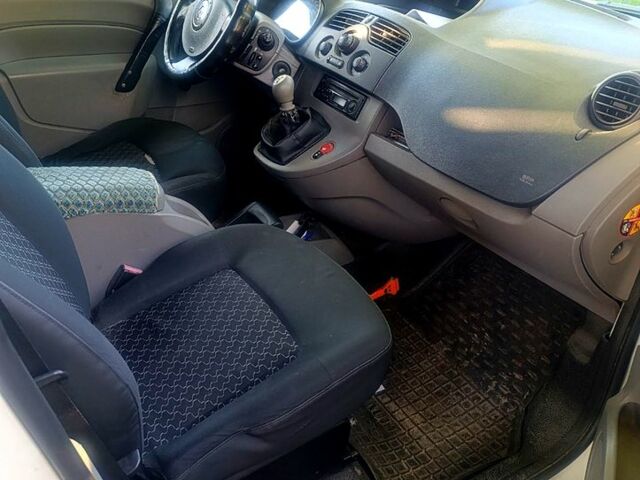 Белый Рено Кенгу, объемом двигателя 1.5 л и пробегом 535 тыс. км за 3300 $, фото 4 на Automoto.ua