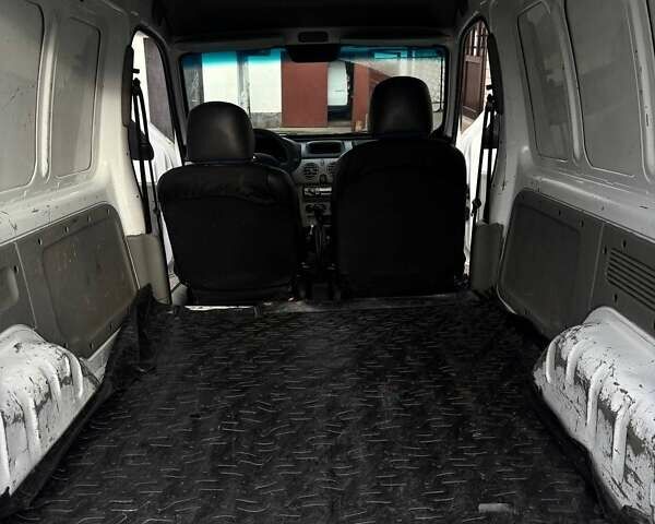 Белый Рено Кенгу, объемом двигателя 1.9 л и пробегом 324 тыс. км за 3600 $, фото 9 на Automoto.ua