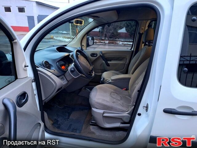 Белый Рено Кенгу, объемом двигателя 15 л и пробегом 375 тыс. км за 8700 $, фото 6 на Automoto.ua