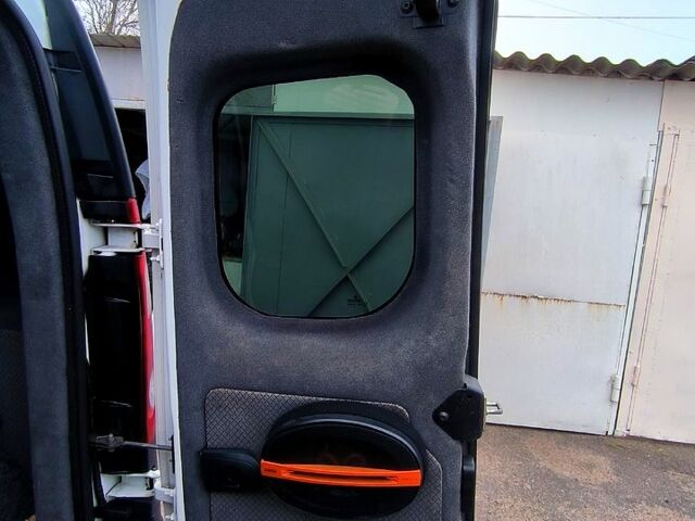 Рено Кенгу 2008 в Одессе на Automoto.ua Белый Рено Кенгу, объемом двигателя 1.5 л и пробегом 365 тыс. км за 5400 $, фото 10 на Automoto.ua