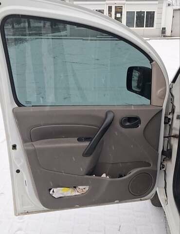 Белый Рено Кенгу, объемом двигателя 1.46 л и пробегом 401 тыс. км за 4500 $, фото 15 на Automoto.ua