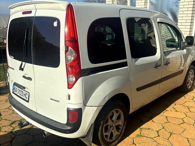 Белый Рено Кенгу, объемом двигателя 1.5 л и пробегом 400 тыс. км за 3600 $, фото 2 на Automoto.ua