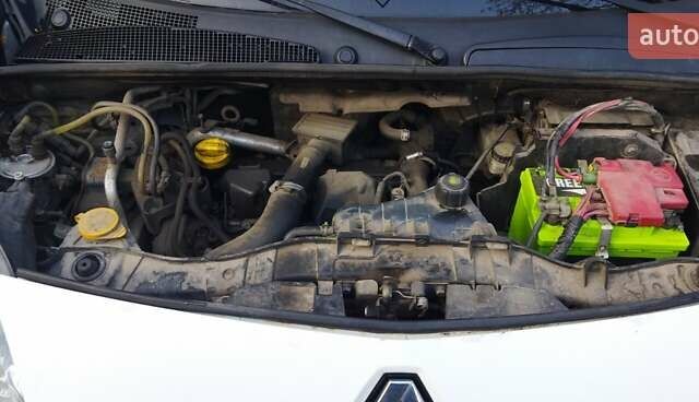 Белый Рено Кенгу, объемом двигателя 1.5 л и пробегом 385 тыс. км за 2100 $, фото 11 на Automoto.ua