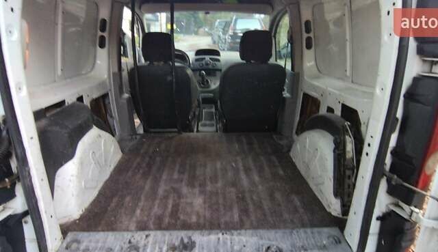 Белый Рено Кенгу, объемом двигателя 1.5 л и пробегом 385 тыс. км за 2100 $, фото 4 на Automoto.ua