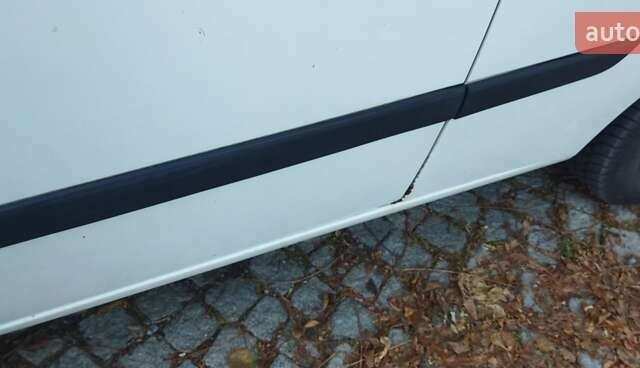 Белый Рено Кенгу, объемом двигателя 1.5 л и пробегом 385 тыс. км за 2100 $, фото 10 на Automoto.ua