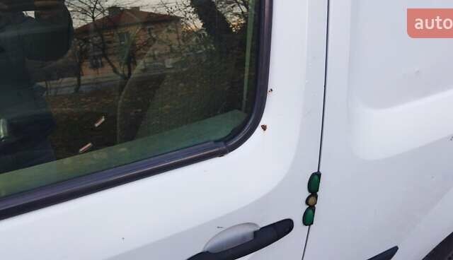 Белый Рено Кенгу, объемом двигателя 1.5 л и пробегом 385 тыс. км за 2100 $, фото 9 на Automoto.ua