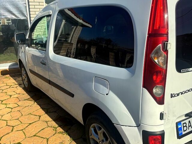 Белый Рено Кенгу, объемом двигателя 1.5 л и пробегом 400 тыс. км за 3600 $, фото 1 на Automoto.ua