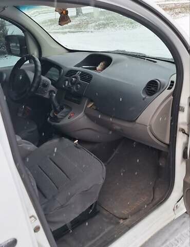 Белый Рено Кенгу, объемом двигателя 1.46 л и пробегом 401 тыс. км за 4500 $, фото 13 на Automoto.ua